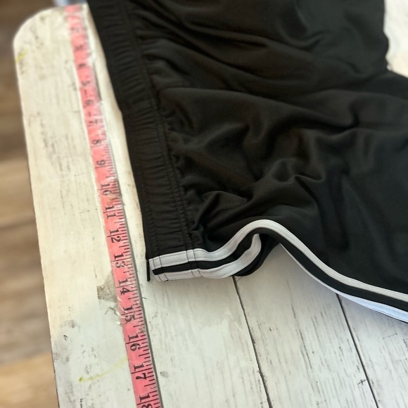 Adidas medium track pants zip ankles - Picture 11 of 13